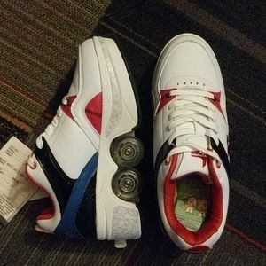 Sneakers with pop-out roller skates